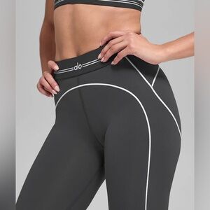 Alo Airbrush High-Waist Heart Throb Legging